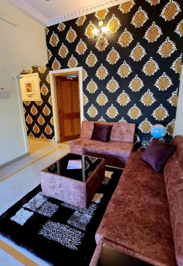 Aditya Premium Homestay- Furnished Air Conditioned- 2Bhk 贾巴尔普尔 外观 照片