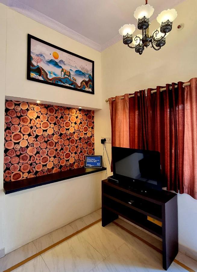 Aditya Premium Homestay- Furnished Air Conditioned- 2Bhk 贾巴尔普尔 外观 照片