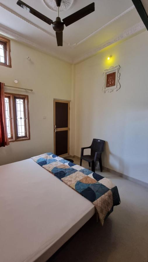Aditya Premium Homestay- Furnished Air Conditioned- 2Bhk 贾巴尔普尔 外观 照片