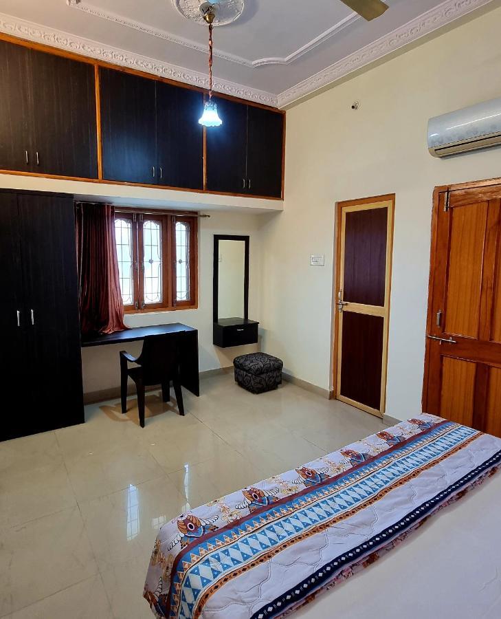 Aditya Premium Homestay- Furnished Air Conditioned- 2Bhk 贾巴尔普尔 外观 照片