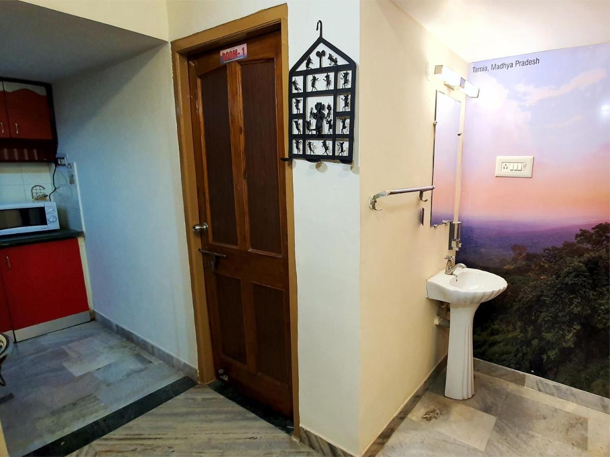 Aditya Premium Homestay- Furnished Air Conditioned- 2Bhk 贾巴尔普尔 外观 照片